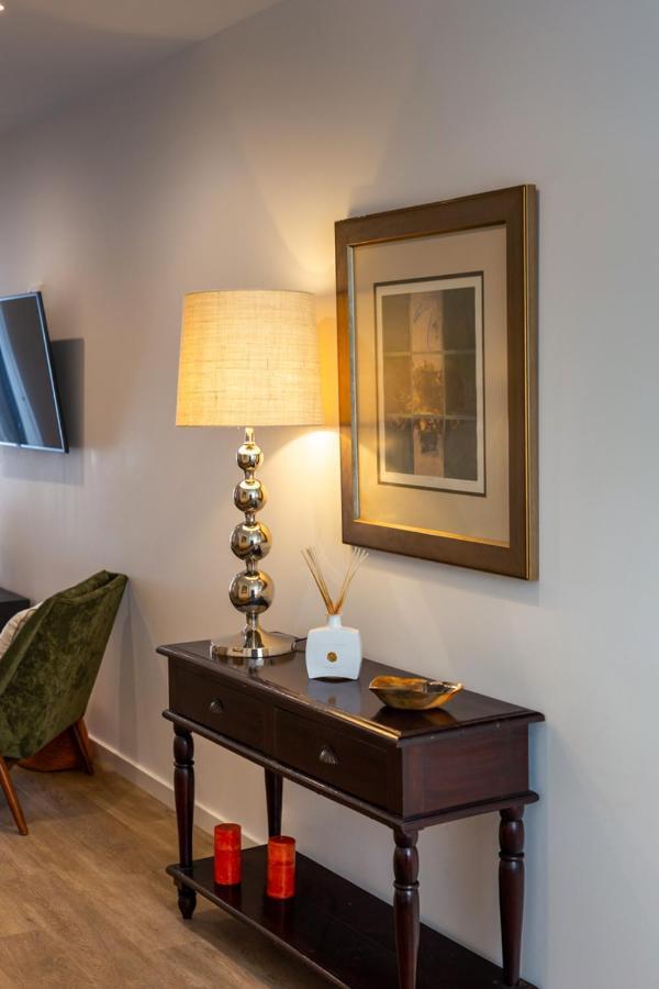 Stupendo- Two Rooms, Patio With Refreshing Pond-Center-Air Conditioning-Free Park Лиссабон Экстерьер фото